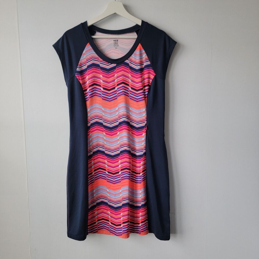 Title‎ Nine womens Gidget 2.0 Athletic dress size M chevron print Zip Pocket